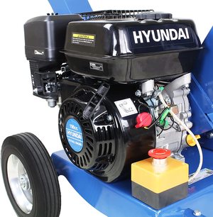 Hyundai HYCH6560 Petrol Wood Chipper's engine.