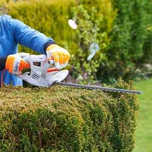 VonHaus 550W Electric Hedge Trimmer in use.