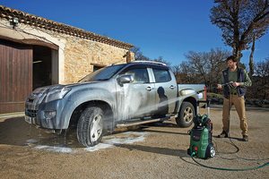Bosch AdvancedAquatak 140 Pressure Washer in use.