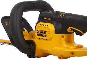 DEWALT DCM563PB-GB 18V XR Hedge Trimmer's handle.