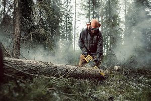 DEWALT DCM575N-XJ FlexVolt XR Chainsaw in use.