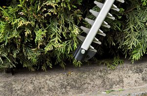 Neat trimming with the Einhell GE-CH 1846 Cordless Hedge Trimmer.