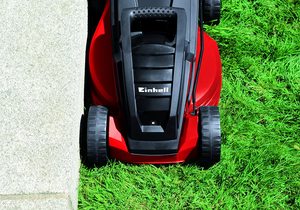 Cutting edges with the Einhell GE-EM 1233 Electric Lawn Mower.