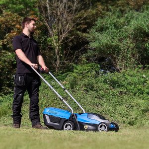 Hyundai HYM40Li330P Cordless Rotary Lawnmower in use.