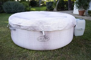 Lay-Z-Spa Cancun Hot Tub's cover.