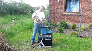 Makita UD2500/2 Electric Shredder in use.