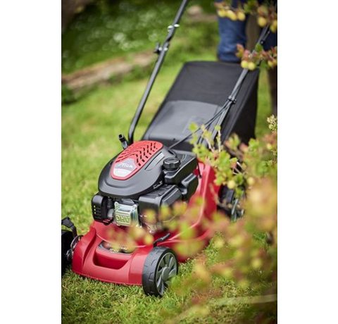 Mountfield HP41 Petrol Lawnmower in use.