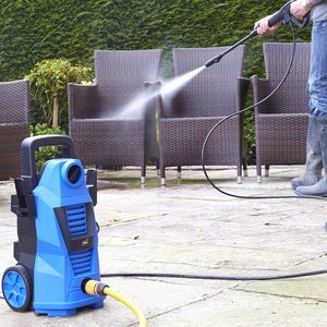 Neo High Pressure Washer in use.