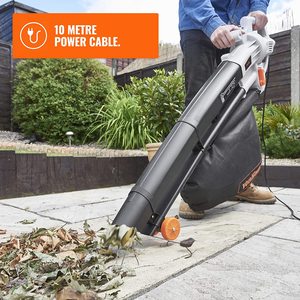 VonHaus 3-in-1 Leaf Blower in use.